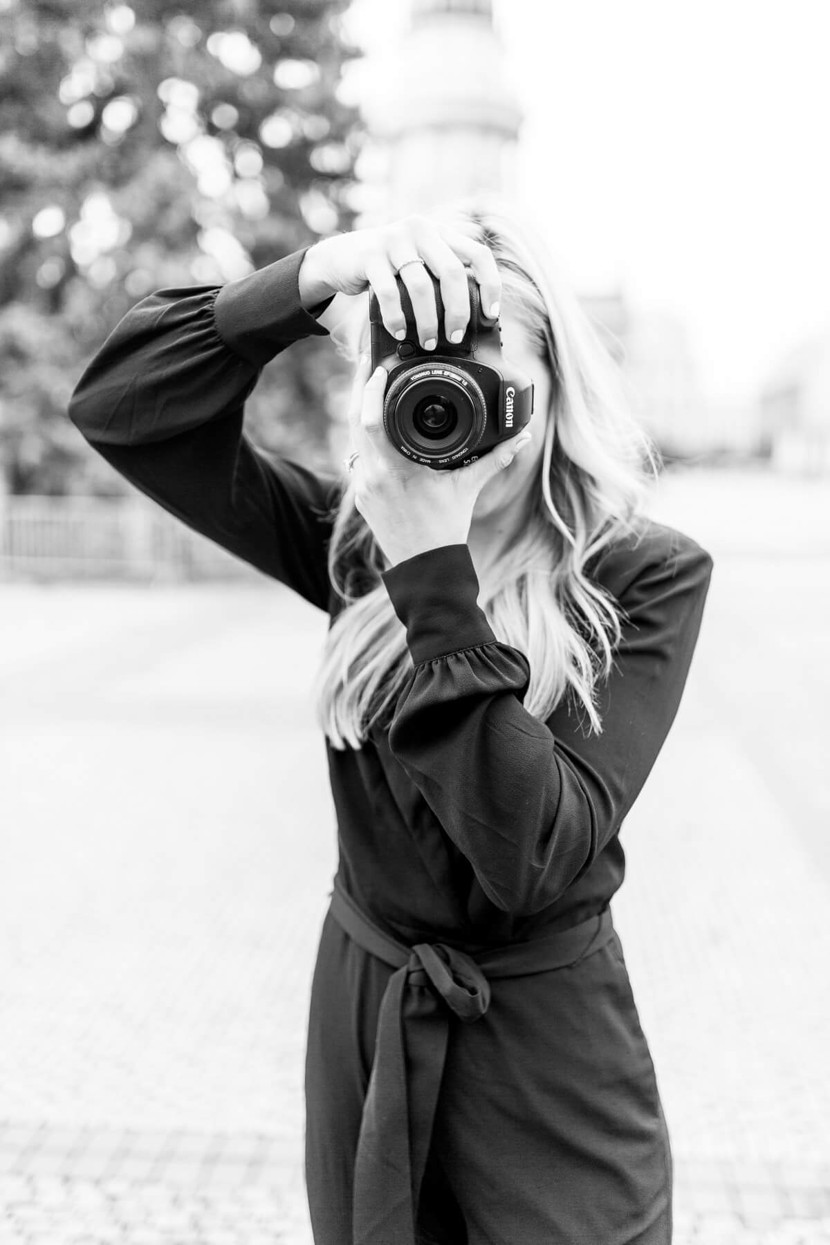 fotografierende Fotografin auf dem Gendarmenmarkt